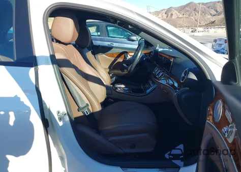 2020 Mercedes-Benz E 450 4Matic z USA, uszkodzony, nr VIN WDDZF6JB6LA721937